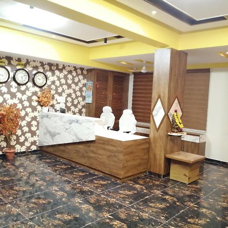 Hotel Golden City Vadodara Esterno foto