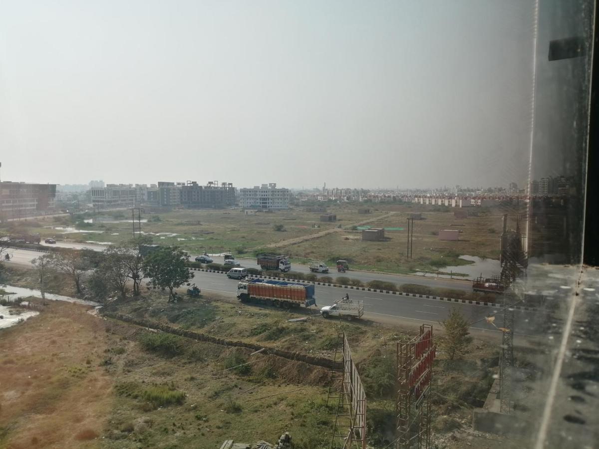 Hotel Golden City Vadodara Esterno foto