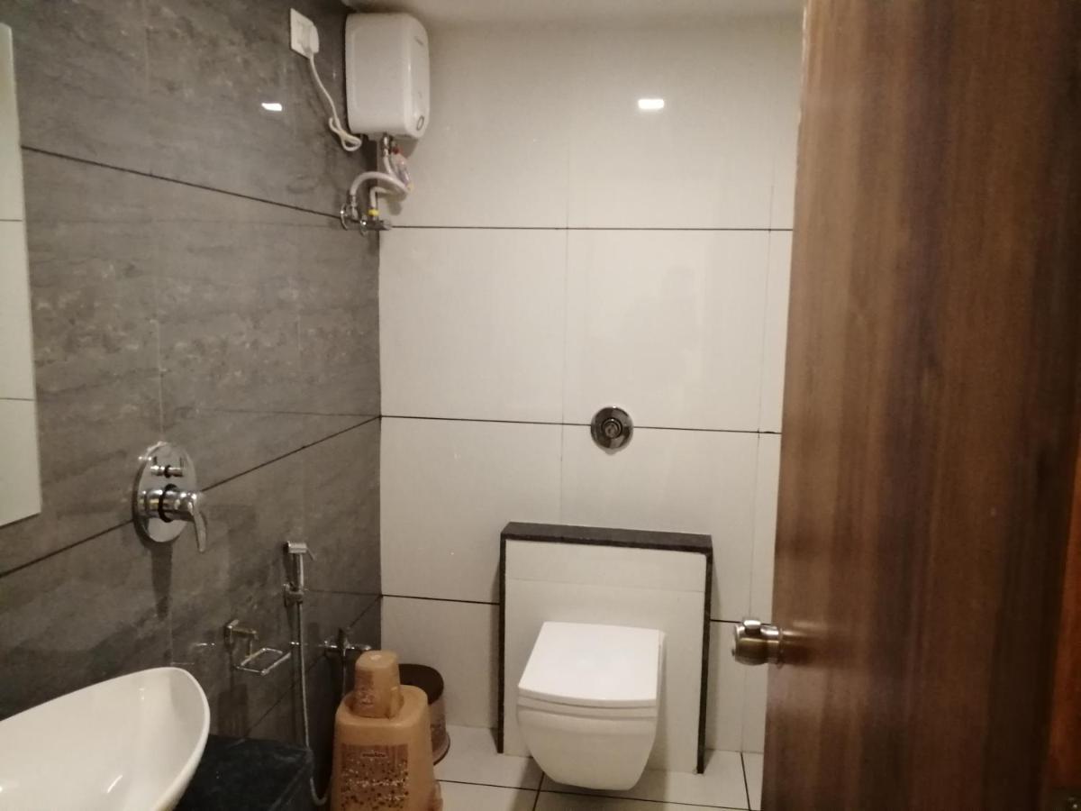 Hotel Golden City Vadodara Esterno foto