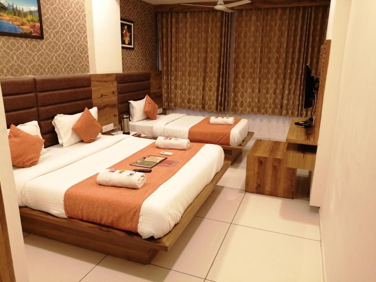 Hotel Golden City Vadodara Esterno foto