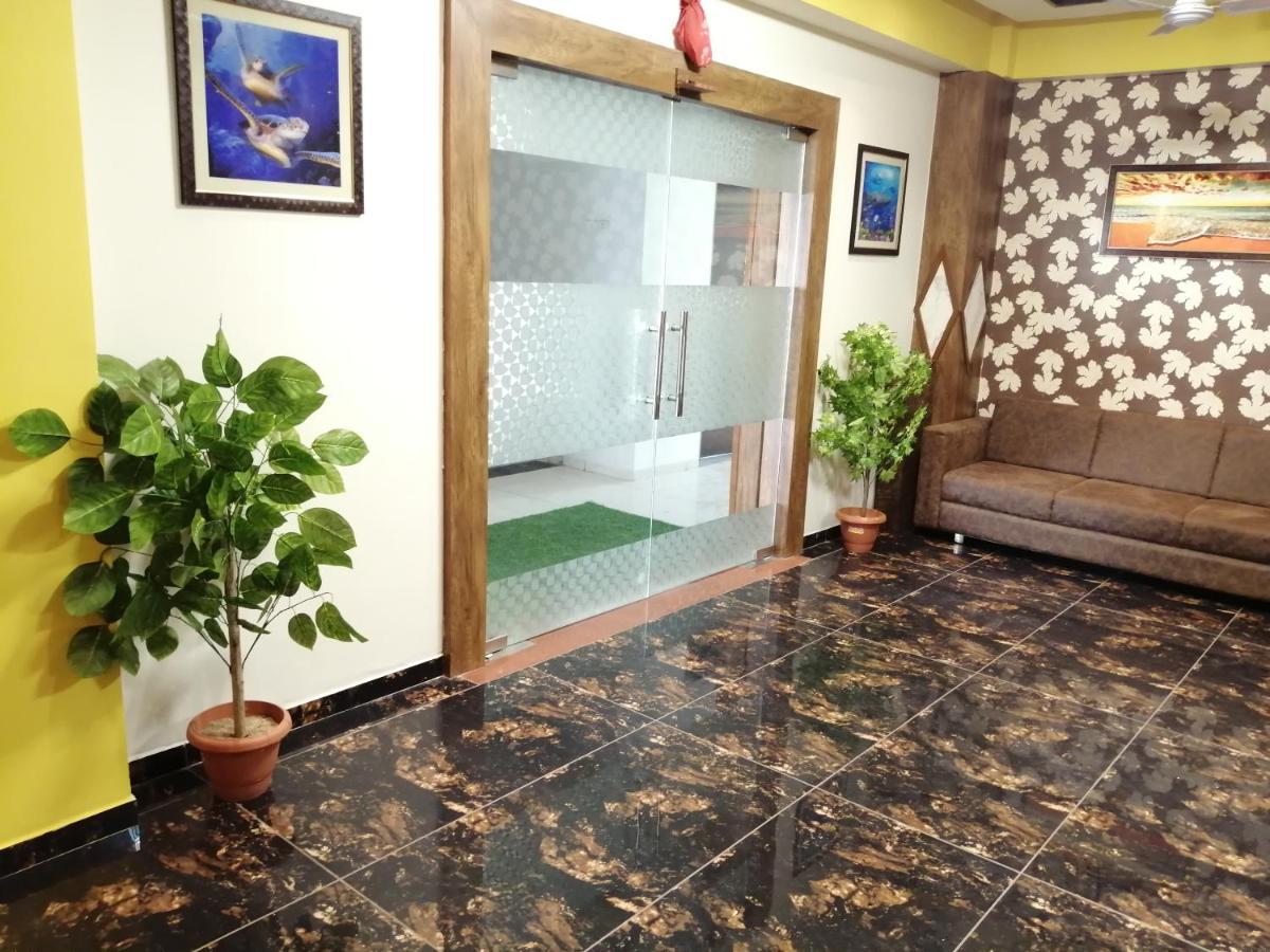 Hotel Golden City Vadodara Esterno foto