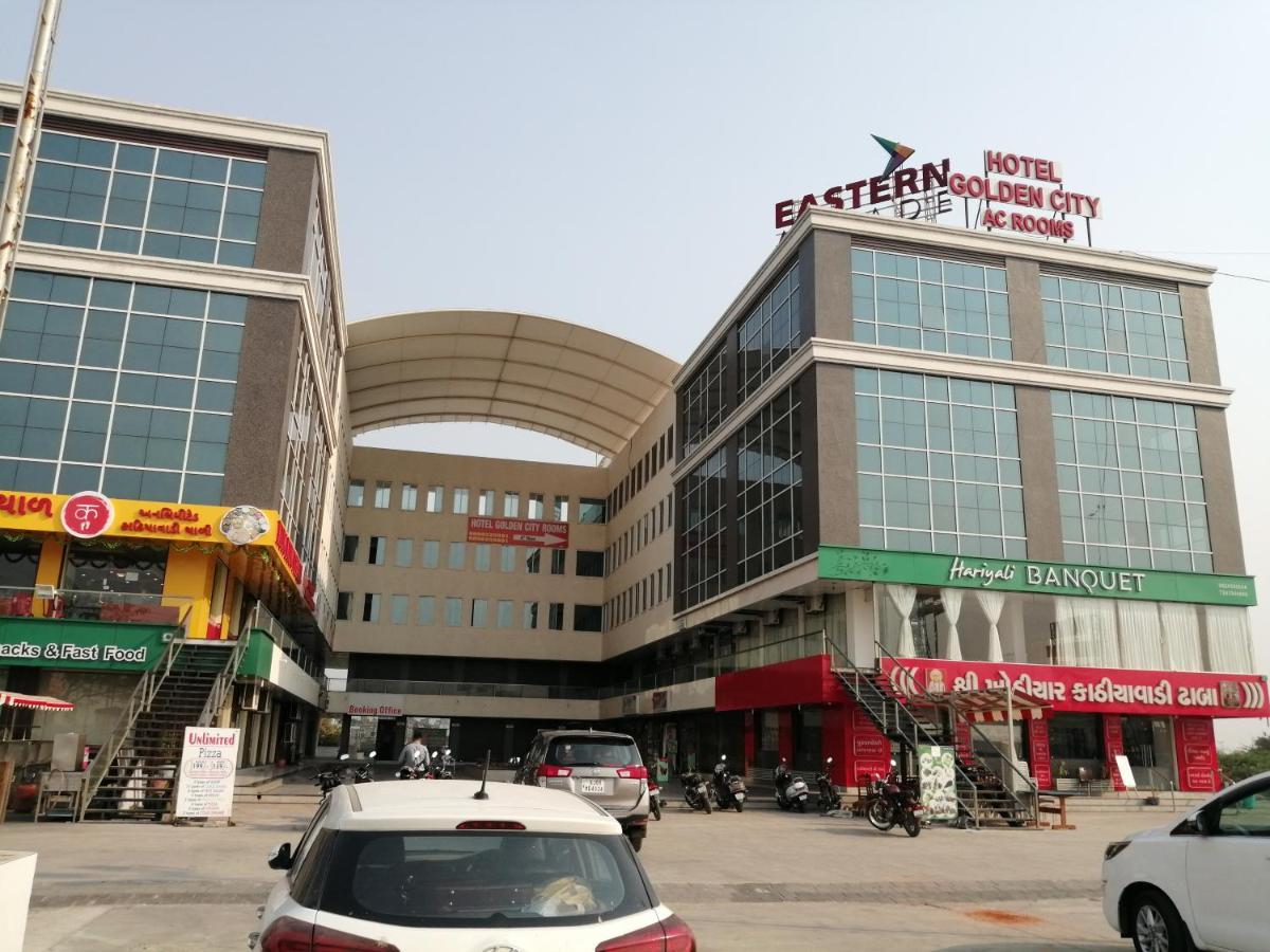 Hotel Golden City Vadodara Esterno foto